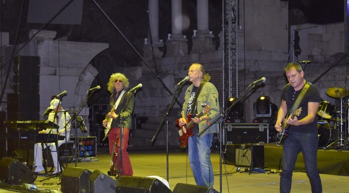 Юбилейният концерт на Щурците постави начало на Есенния салон на изкуствата Юбилейният концерт на Щурците постави начало на Есенния салон на изкуствата 8