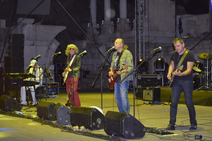 _DSC0424_Snapseed Юбилейният концерт на Щурците постави начало на Есенния салон на изкуствата 8