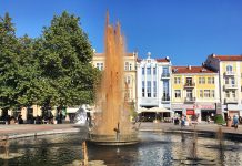 Кафява вода във фонтан и рекламно позициониране, или защо тазгодишното издание на Нощ/Пловдив е най-слабото до сега Coca-cola fountain