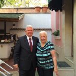 Бедрие Ходжева със сина си д-р Гюрай Ходжев