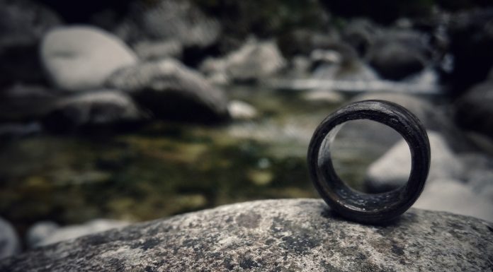 Кубера – източният бог, който вдъхновява Деница Илиева да създава пръстени от дърво кубера пръстени