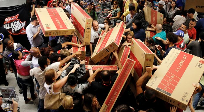 „Черен петък“ или „Черен Петър“. За шопинг манията и измамите Черен петък