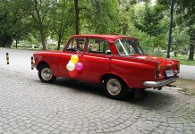 Как Асен Мартинов решава да реставрира един комунистически символ. Историята на червения москвич ретро москвич