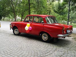 Как Асен Мартинов решава да реставрира един комунистически символ. Историята на червения москвич ретро москвич