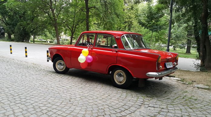 Как Асен Мартинов решава да реставрира един комунистически символ. Историята на червения москвич ретро москвич