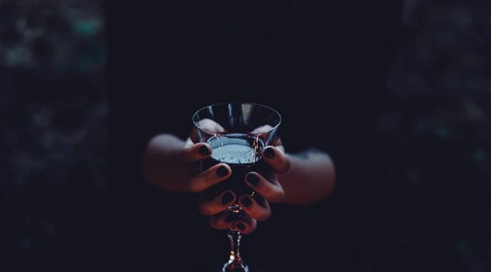 Дегустираме вино на тъмно в Пловдив На тъмно