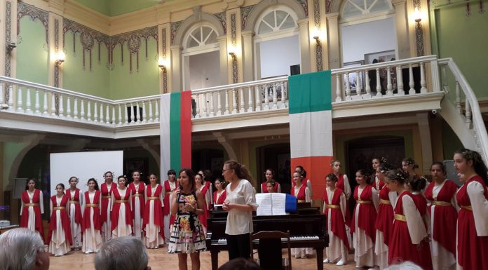 Хор „Евмолпея” пази българската традиция в Сърбия хор Евмолпея