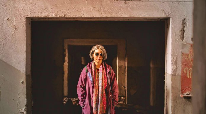 Даяна Атанасова „Ая“ – момичето, което рисува „цветни полети“ Deqna Atanasova