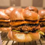 Нож и шейкър