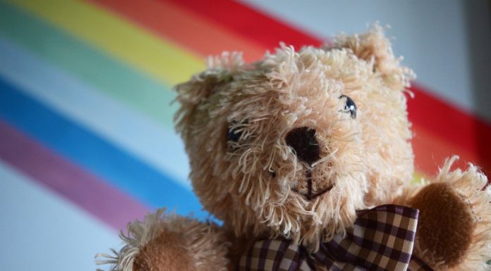 Едно плюшено мече търси своето дете