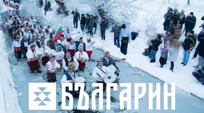 Мъжко хоро в ледената Тунджа (Видео)