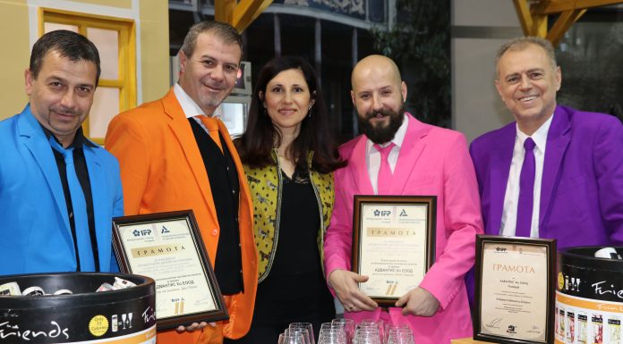 НОВАТА ЛИНИЯ „ВИНО ЗА ЗАБАВЛЕНИЕ“ С ХЕТТРИК НА „ВИНАРИЯ 2018“ НОВАТА ЛИНИЯ „ВИНО ЗА ЗАБАВЛЕНИЕ“ С ХЕТТРИК НА „ВИНАРИЯ 2018“