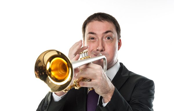 Мишо Йосифов застава начело на брас секцията в историческият концерт на ХИПОДИЛ, КОНТРОЛ, РЕВЮ и НОВА ГЕНЕРАЦИЯ