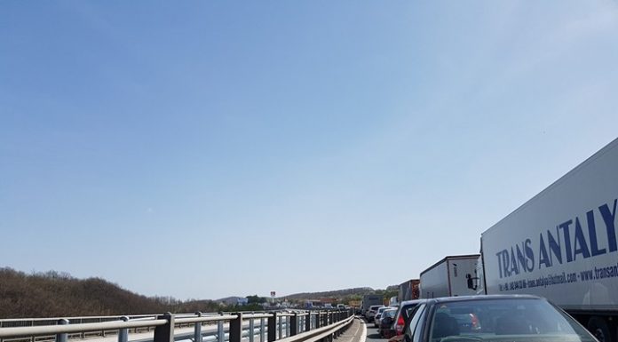 Автомобил се вряза в автобус на автомагистрала “Тракия” "trakiq