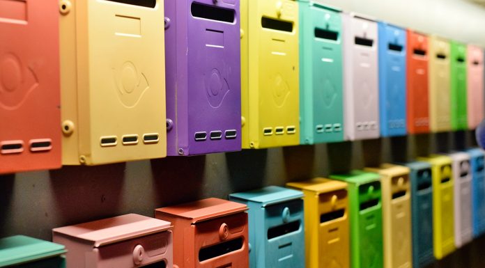 „Пощата“ – барът, който обединява хората по света Poshtata