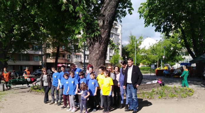 Площад “Кочо Честименски” е по-цветен и зелен след Деня на Земята Kocho_chestimenski