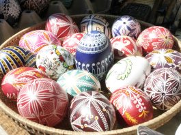 Традиции и обичаи от три държави в изложбата: „Великден в България,Чехия и Словакия“ pisani qjca