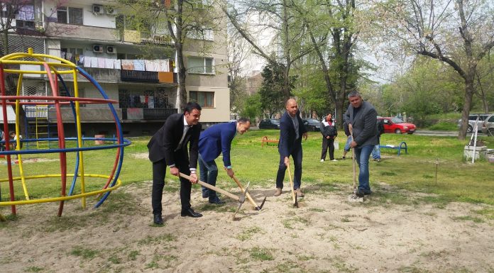 Трима пловдивски кметове направиха първа копка за нова детска площадка в “Северен”