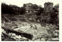 Градските управници разиграват театър на Античния