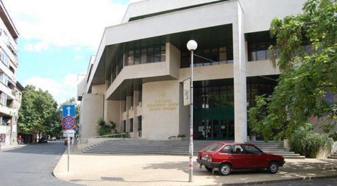 Култово европейско кино с оркестър на живо в двора на Технически университет