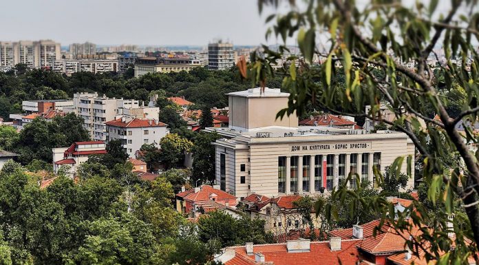 Два куклени спектакъла за малчугани в Седмицата на благотворителността Dom na kulturata