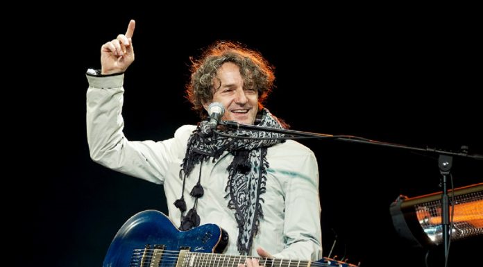 Сръбските футболисти празнуват победа на мондиала с Горан Брегович и песента „Калашников” Goran Bregovic_1