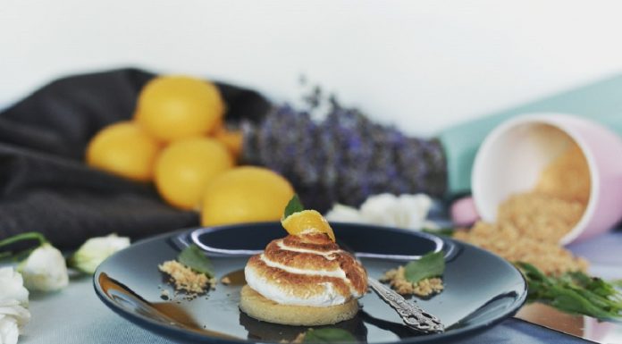 Сладки престъпления-Лимонов меренг тарт с босилек