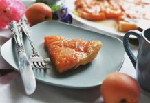 Сладки престъпления- Тарт Татен с кайсии