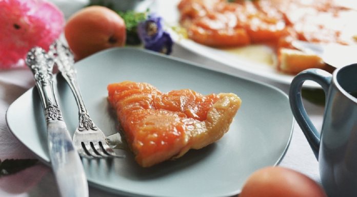 Сладки престъпления- Тарт Татен с кайсии