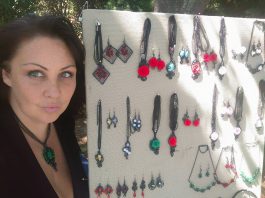 Доби Иванова за изработката на ръчни бижута и енергията на камъните Dea Things