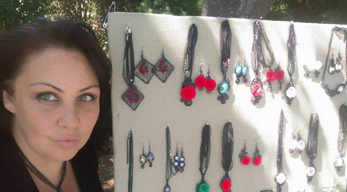 Доби Иванова за изработката на ръчни бижута и енергията на камъните Dea Things