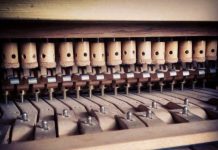 Прекрасни снимки на вътрешността на музикални инструменти Music