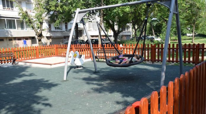 Приключва строежът на новата детска площадка в район „Централен” detska ploshtadka