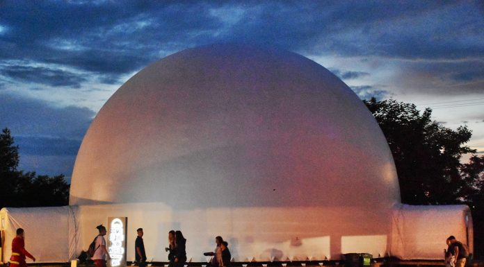 Най-големият мобилен планетариум в Европа дебютира на Electric Castle (ВИДЕО) Astrolife