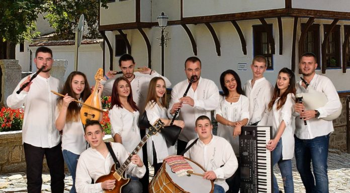 Студентската формация „Жарава“ отново води световната класация за етномузика в Канада Jarava