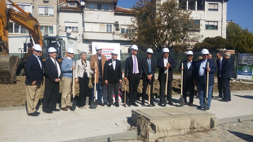 Изграждат детска площадка на Епископската Базилика