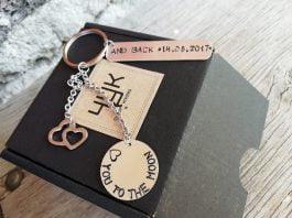 Силвия Илиева превръща обикновени метални бижута в материализирани послания чук