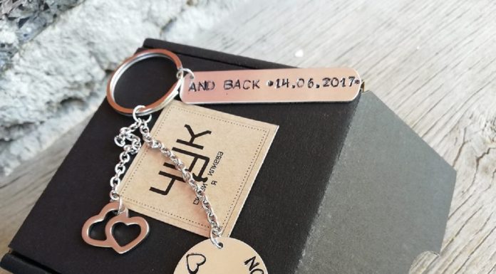 Силвия Илиева превръща обикновени метални бижута в материализирани послания чук