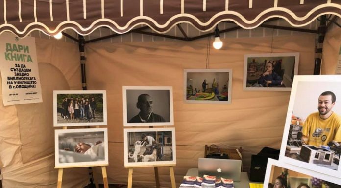 Доброволци от “Един процент промяна” събират книги за училищна библиотека Един процент промяна