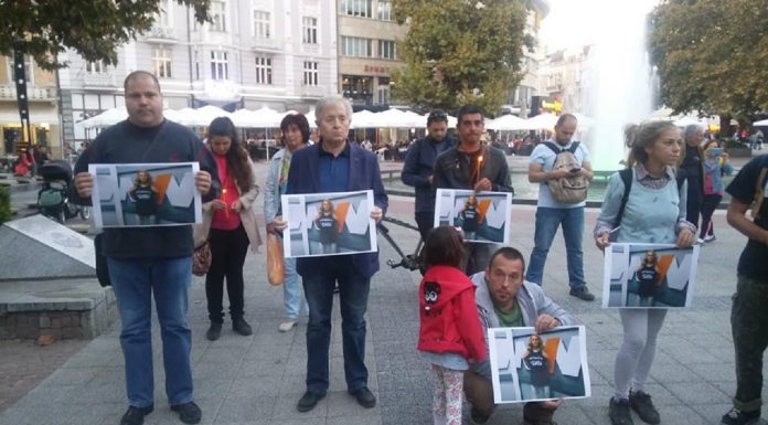 Пловдив се присъедини към бденията в памет на Виктория Маринова Бедние_виктория_маринова