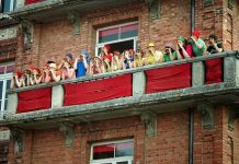 Френска артистична трупа танцува по фасадите на жилищни сгради в Пловдив през 2019 Plovdiv 2019