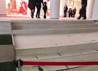 Скандално мръсно в новия Мол Plovdiv Plaza (СНИМКИ)