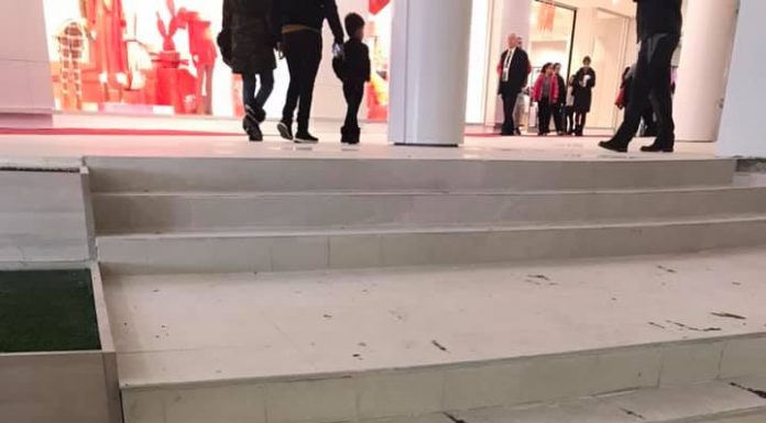 Скандално мръсно в новия Мол Plovdiv Plaza (СНИМКИ)