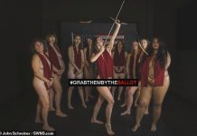 Американки позираха голи, за да привлекат гласоподаватели за демократите Доун Робертсън