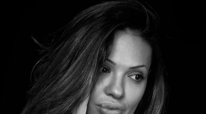 Оставки и протести, а ресторантите, дискотеките и моловете са пълни Оставки и протести Калина Паскалева