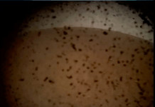 НАСА с първа снимка от успешното кацане на Марс