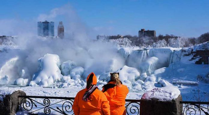 Ниагарският водопад замръзна Ниагарският водопад замръзна