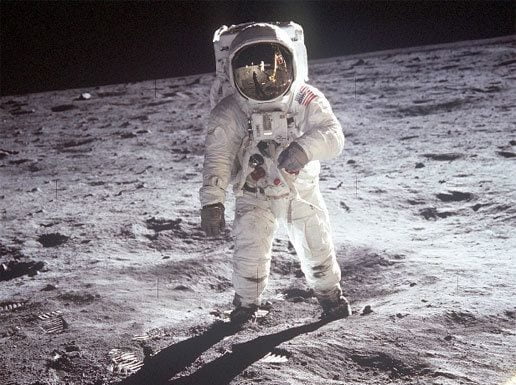 БАН обяснява – Стъпвал ли е човек на Луната? БАН обяснява - Стъпвал ли е човек на Луната?