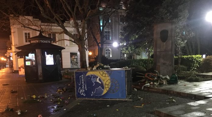 Оскверниха паметника на Стефан Стамболов пред Община Пловдив Оскверниха паметника на Стефан Стамболов пред Общината