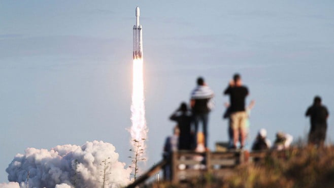 SpaceX: Първа мисия с екипаж в Космоса - на живо